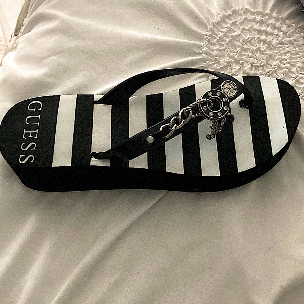 Guess Wedged Flip Flops. Beach Style, Sailor Style. Stripped Black And White.